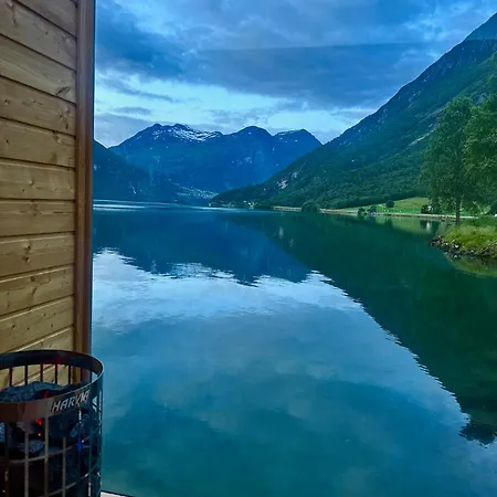Strynsvatn & *