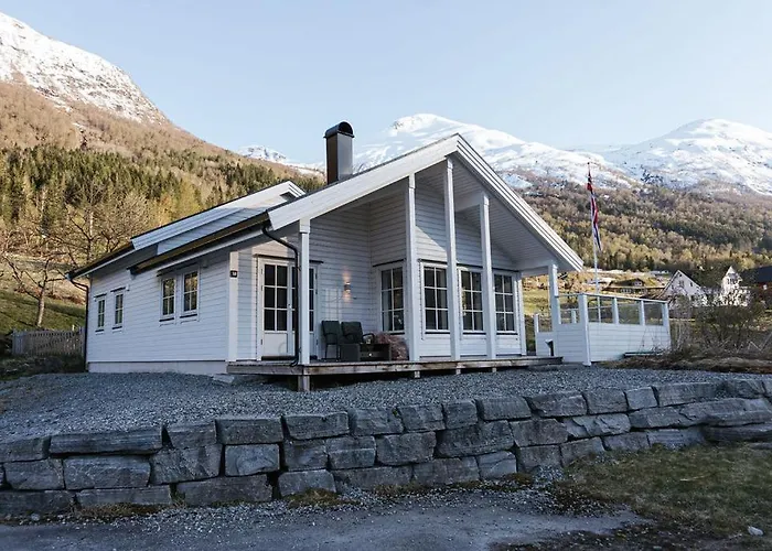 Strynsvatn & Chalet Stryn